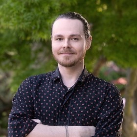 Aaron Reeves Headshot