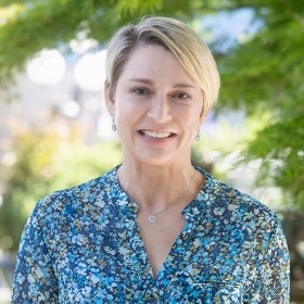 Amy Skinner Headshot