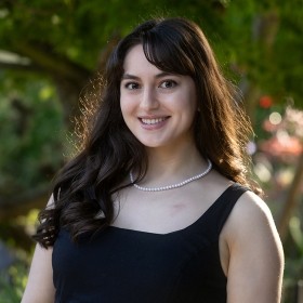 Ivett Arellano Headshot