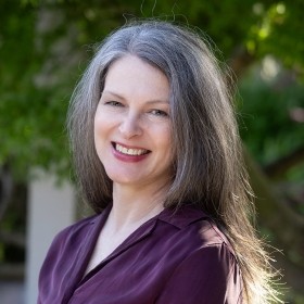Julie Serven Headshot