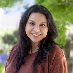 Rachel Valencia Headshot
